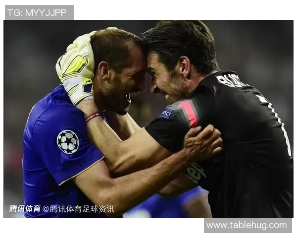 足球明星场上精彩对话揭秘球场内外的友谊与竞争